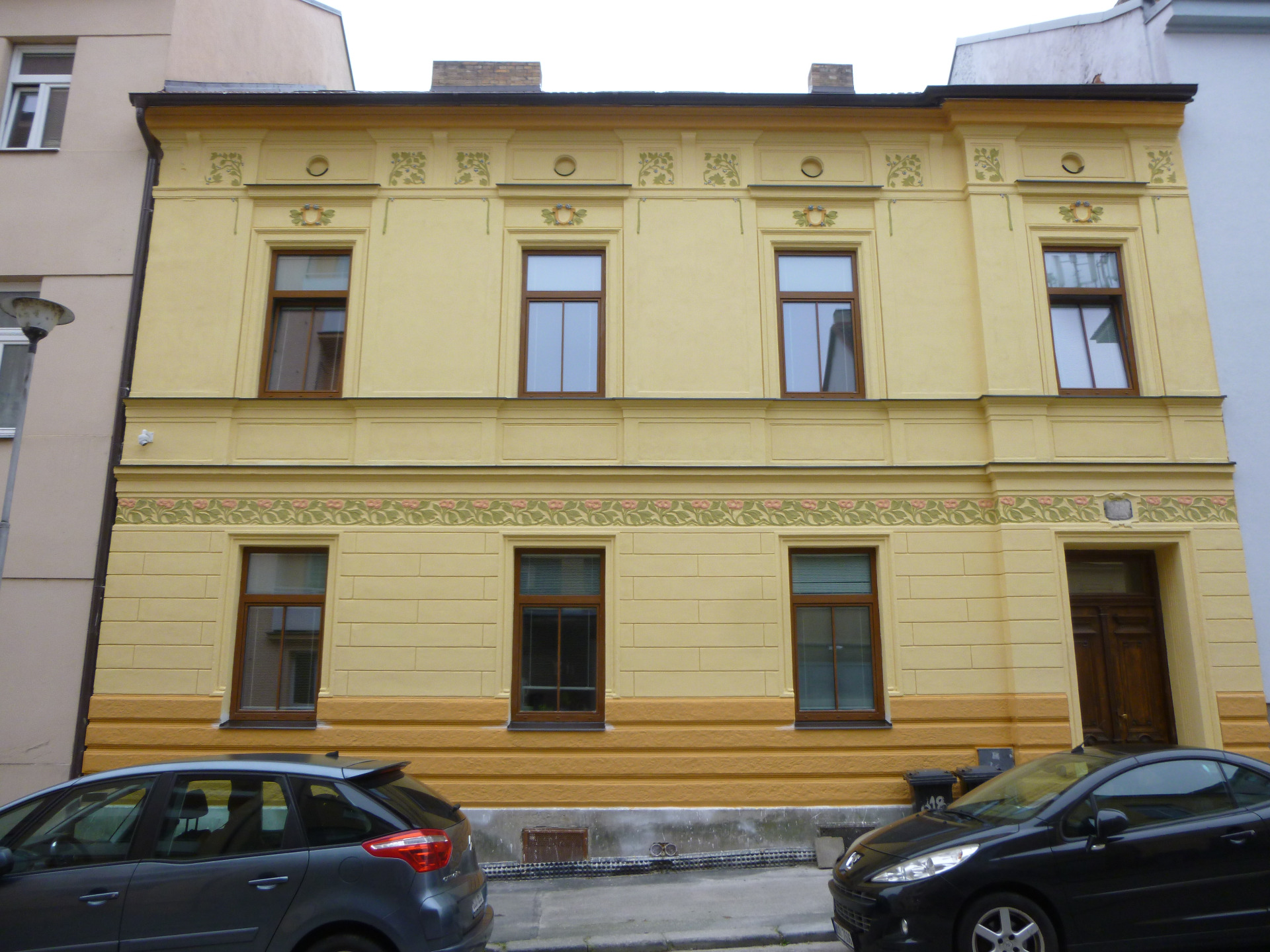 Po rekonstrukci - zachovány původní fresky i barvy k jednotlivým zdobením